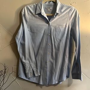 Old Navy button up light denim long sleeve rodeo shirt! Size XS
